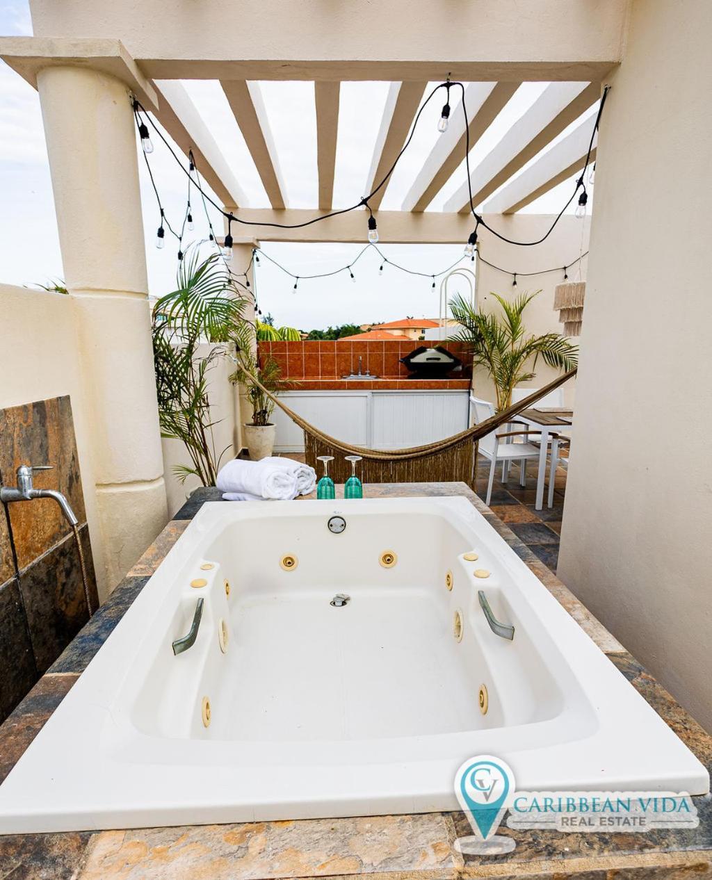 Stunning Large Remodeled Penthouse-Big Canal Views Puerto Aventuras Exterior photo