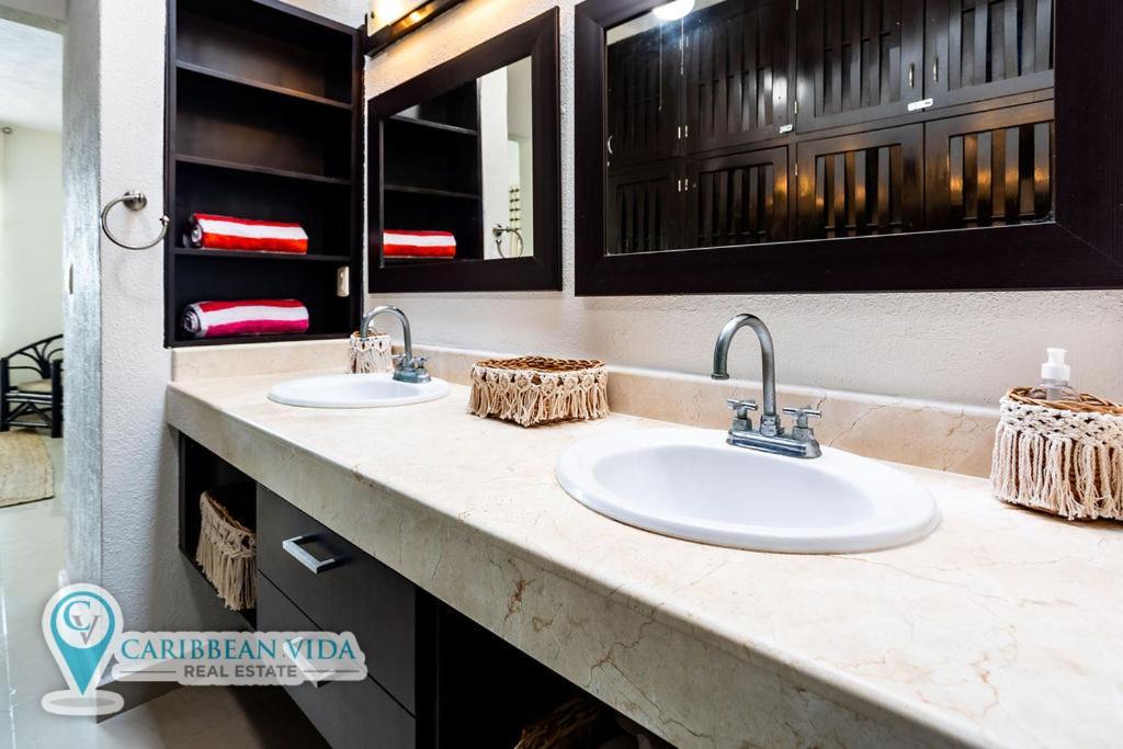 Stunning Large Remodeled Penthouse-Big Canal Views Puerto Aventuras Exterior photo